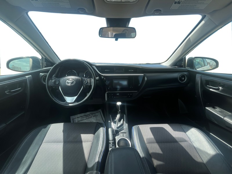Toyota Corolla Vehicle Full-screen Gallery Image 16