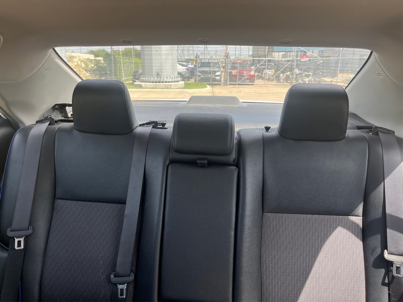 Toyota Corolla Vehicle Full-screen Gallery Image 17