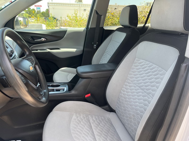 Chevrolet Equinox Vehicle Full-screen Gallery Image 09