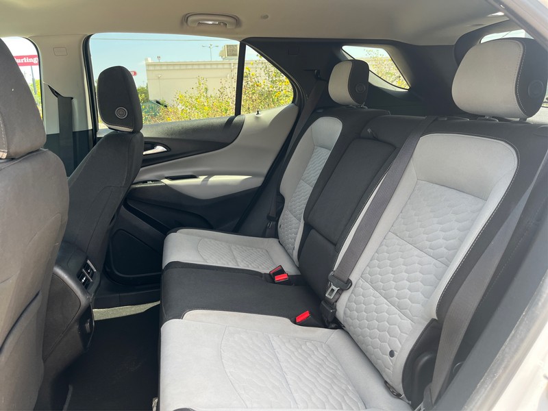 Chevrolet Equinox Vehicle Full-screen Gallery Image 10