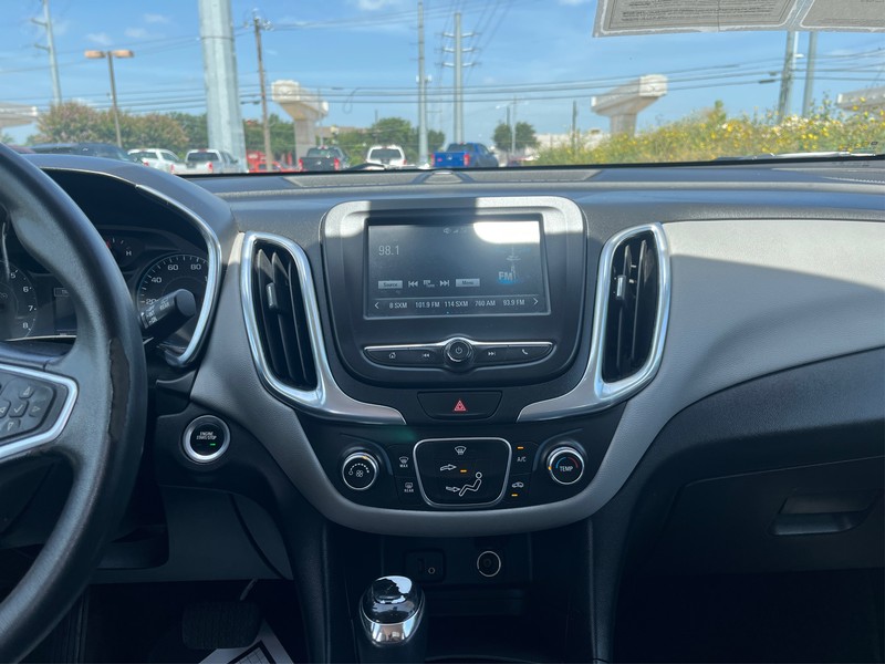 Chevrolet Equinox Vehicle Full-screen Gallery Image 12