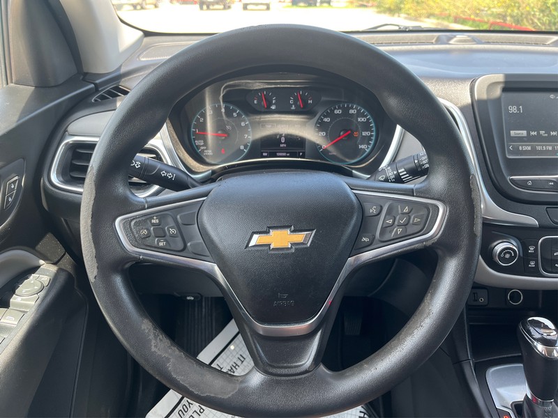 Chevrolet Equinox Vehicle Full-screen Gallery Image 14