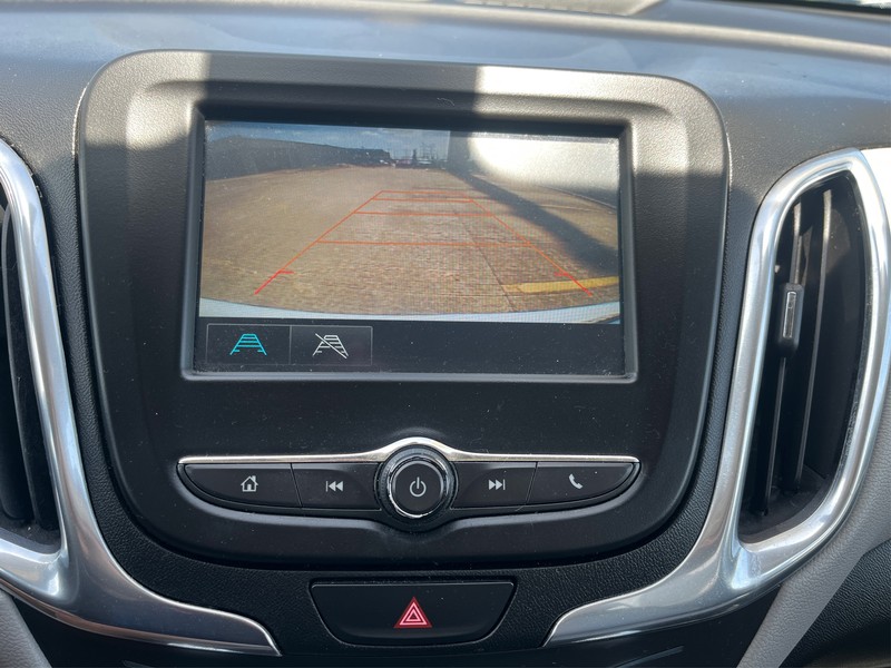 Chevrolet Equinox Vehicle Full-screen Gallery Image 17