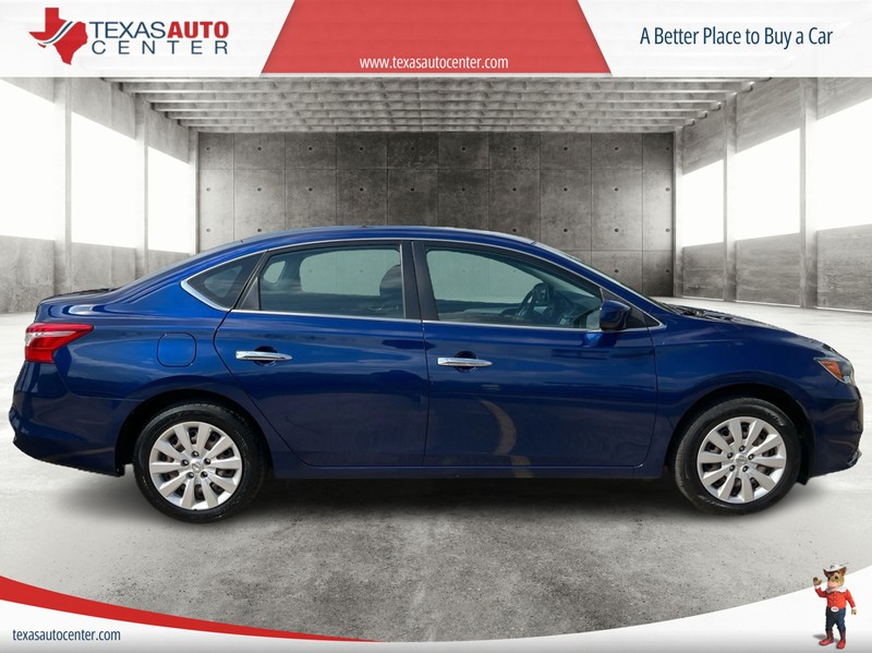 Nissan Sentra Vehicle Full-screen Gallery Image 04