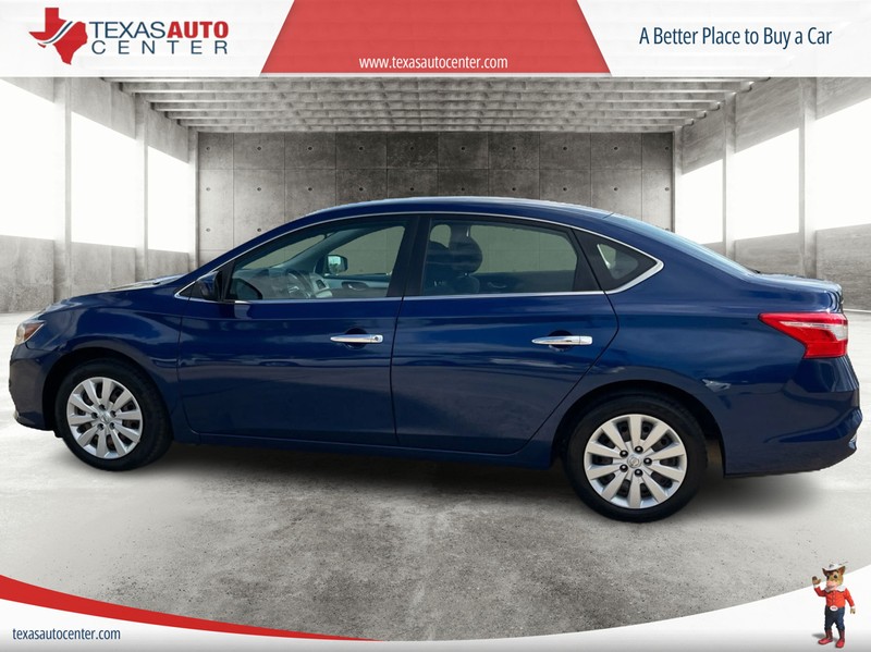 Nissan Sentra Vehicle Full-screen Gallery Image 05