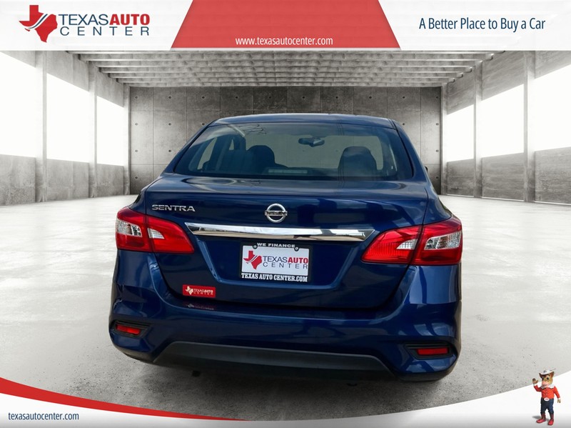 Nissan Sentra Vehicle Full-screen Gallery Image 06
