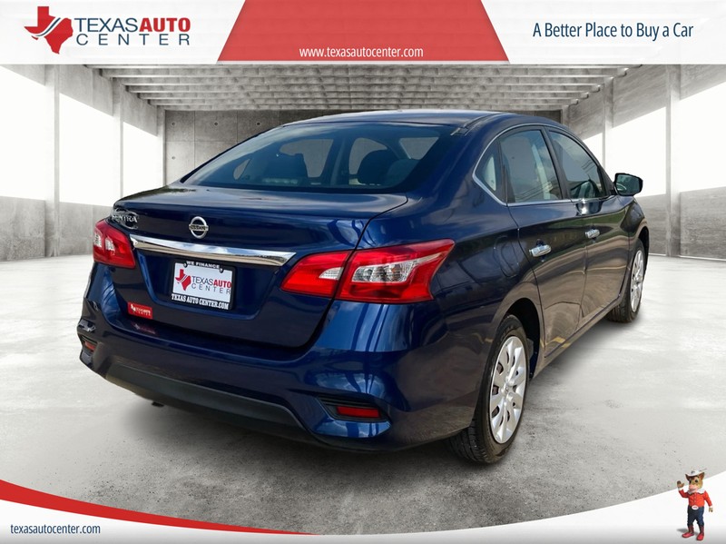 Nissan Sentra Vehicle Full-screen Gallery Image 07