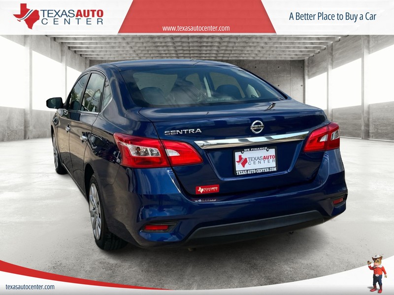 Nissan Sentra Vehicle Full-screen Gallery Image 08