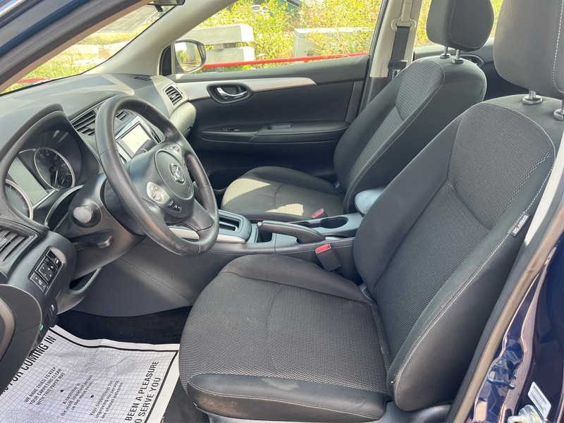 Nissan Sentra Vehicle Full-screen Gallery Image 09