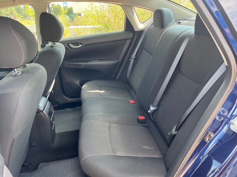 Nissan Sentra Vehicle Full-screen Gallery Image 10