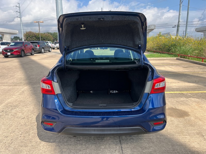 Nissan Sentra Vehicle Full-screen Gallery Image 11