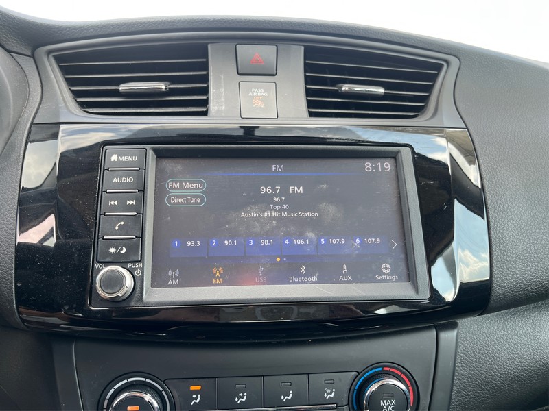 Nissan Sentra Vehicle Full-screen Gallery Image 12