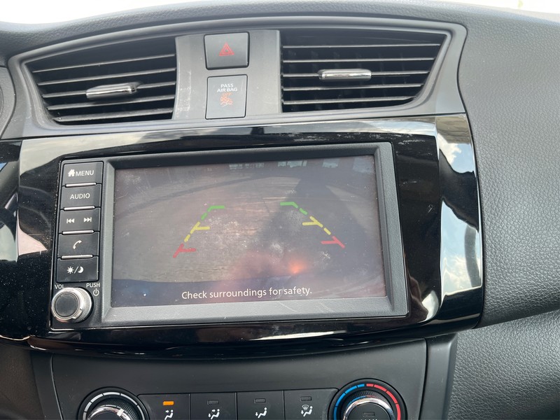 Nissan Sentra Vehicle Full-screen Gallery Image 17