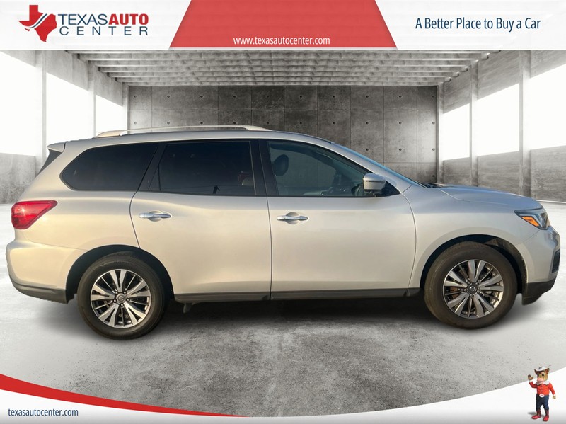 Nissan Pathfinder Vehicle Full-screen Gallery Image 04