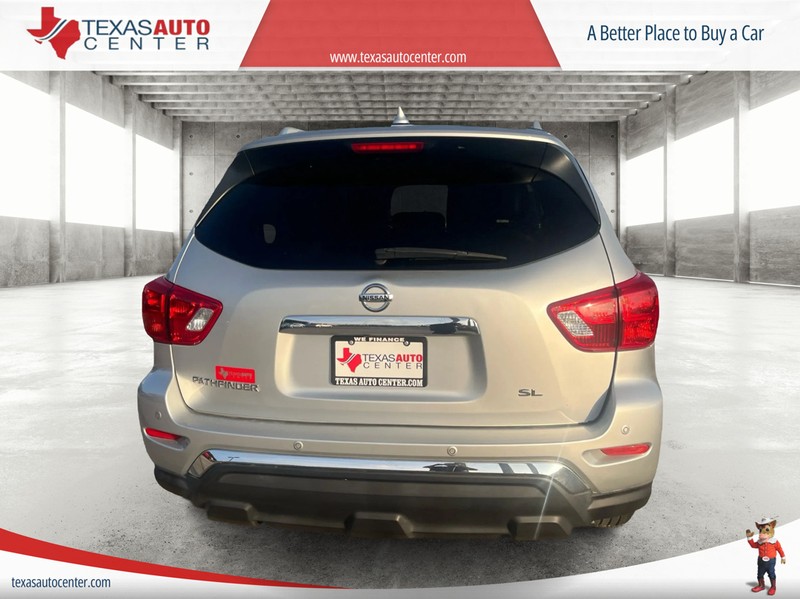 Nissan Pathfinder Vehicle Full-screen Gallery Image 06