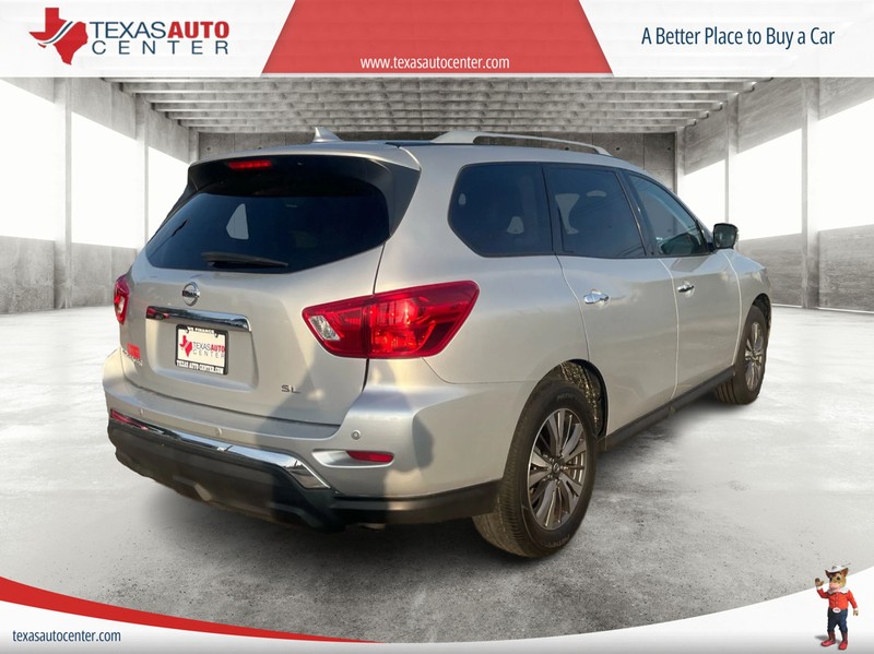 Nissan Pathfinder Vehicle Full-screen Gallery Image 07