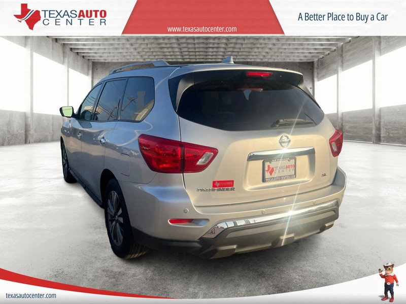 Nissan Pathfinder Vehicle Full-screen Gallery Image 08