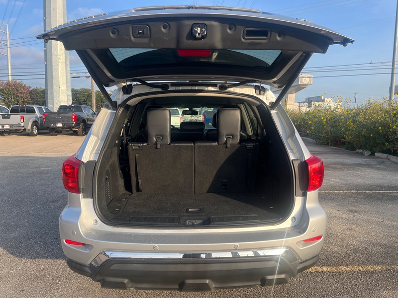 Nissan Pathfinder Vehicle Full-screen Gallery Image 11