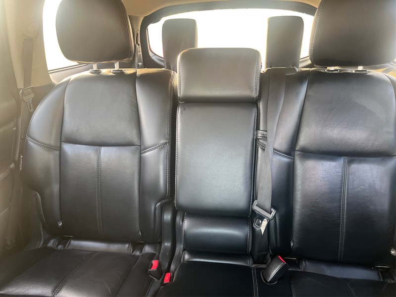 Nissan Pathfinder Vehicle Full-screen Gallery Image 13