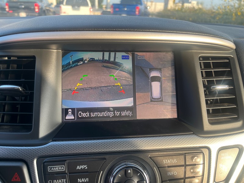 Nissan Pathfinder Vehicle Full-screen Gallery Image 18