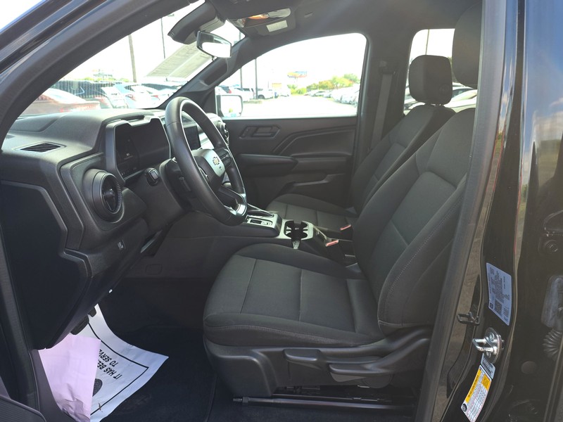 Chevrolet Colorado Vehicle Full-screen Gallery Image 09