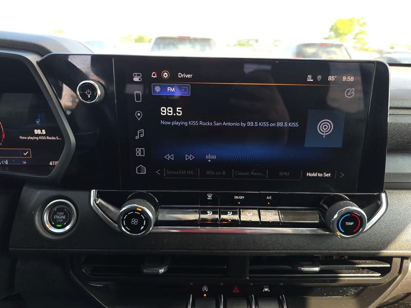 Chevrolet Colorado Vehicle Full-screen Gallery Image 11