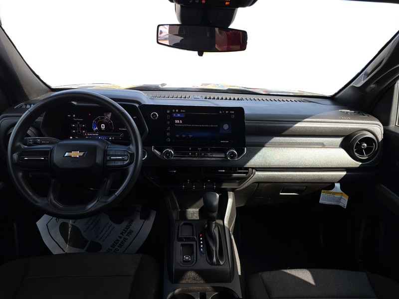 Chevrolet Colorado Vehicle Full-screen Gallery Image 15