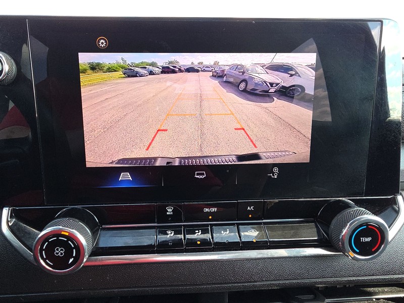 Chevrolet Colorado Vehicle Full-screen Gallery Image 16