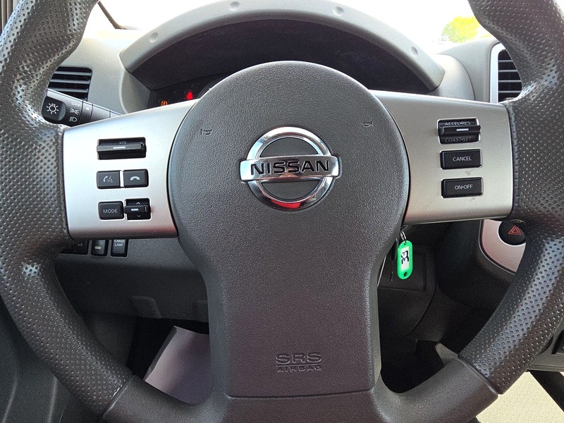 Nissan Frontier Vehicle Full-screen Gallery Image 13
