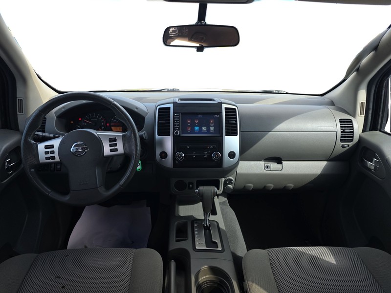 Nissan Frontier Vehicle Full-screen Gallery Image 15
