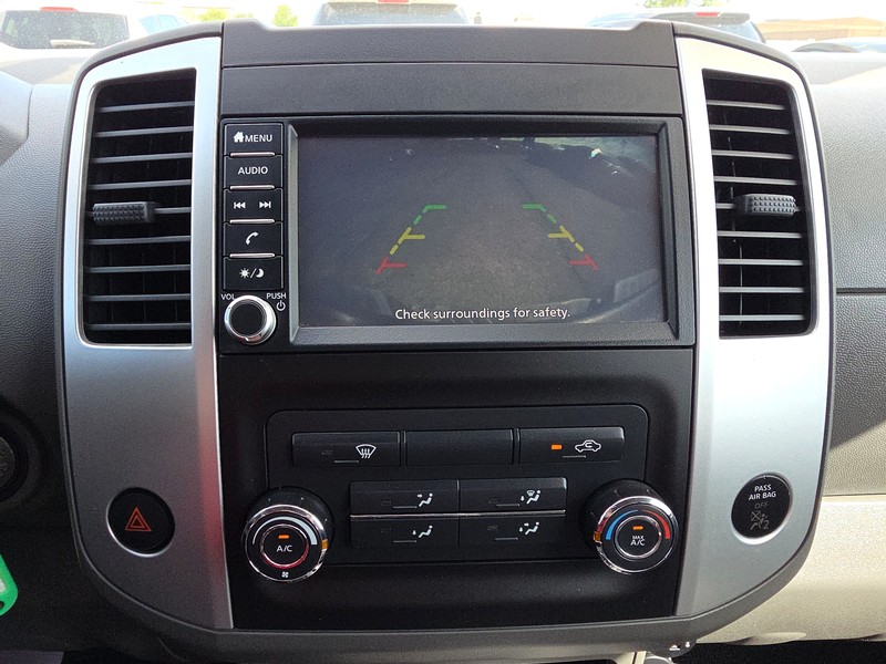 Nissan Frontier Vehicle Full-screen Gallery Image 16