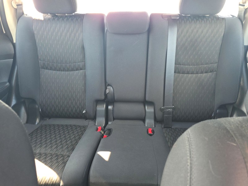 Nissan Rogue Vehicle Full-screen Gallery Image 13