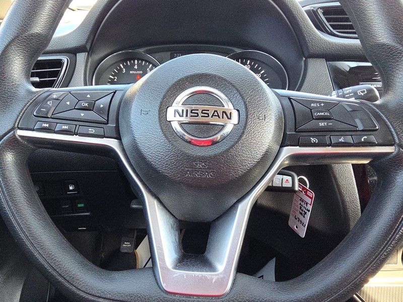 Nissan Rogue Vehicle Full-screen Gallery Image 14