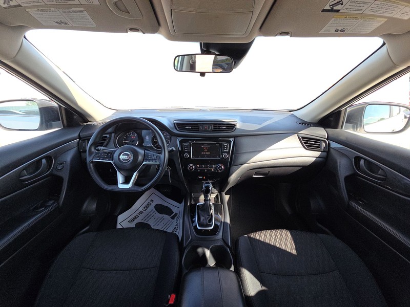 Nissan Rogue Vehicle Full-screen Gallery Image 15