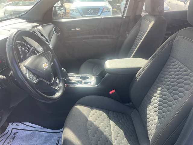 Chevrolet Equinox Vehicle Full-screen Gallery Image 09