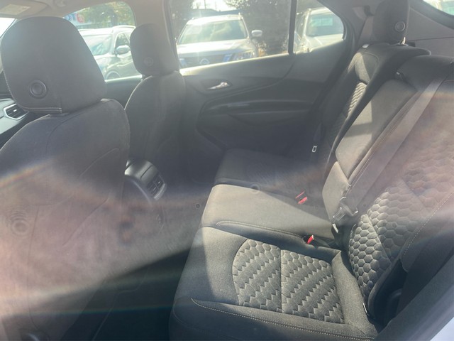 Chevrolet Equinox Vehicle Full-screen Gallery Image 10