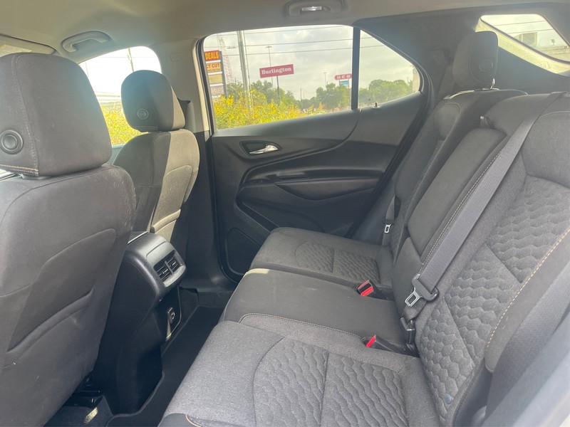 Chevrolet Equinox Vehicle Full-screen Gallery Image 8