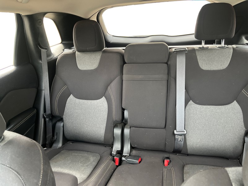 Jeep Cherokee Vehicle Full-screen Gallery Image 13