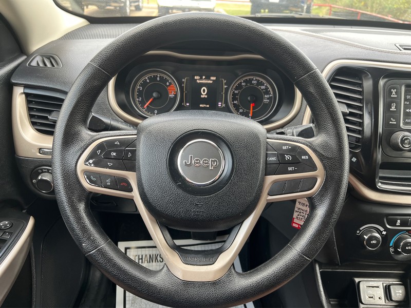 Jeep Cherokee Vehicle Full-screen Gallery Image 14