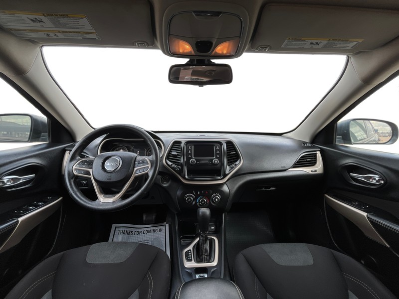 Jeep Cherokee Vehicle Full-screen Gallery Image 15