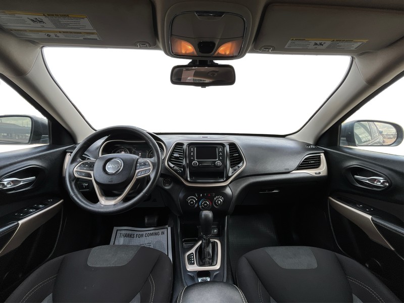 Jeep Cherokee Vehicle Full-screen Gallery Image 16