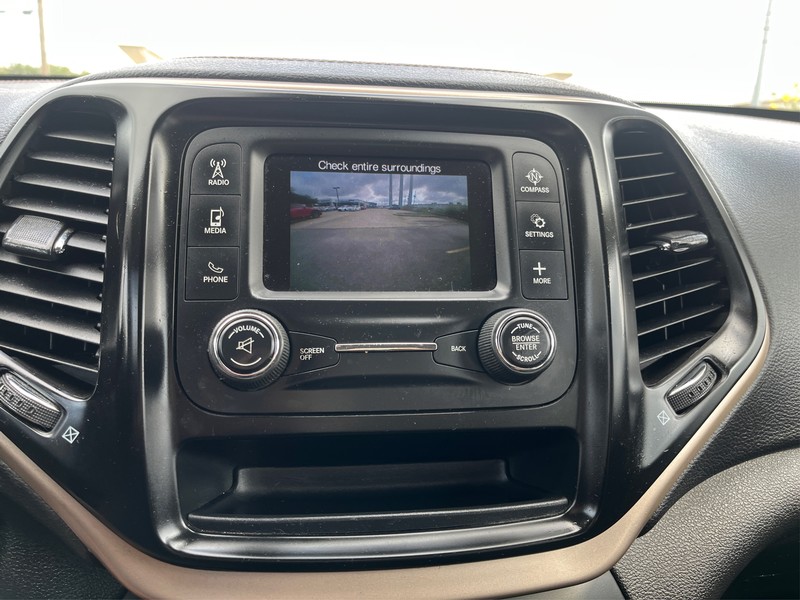 Jeep Cherokee Vehicle Full-screen Gallery Image 17