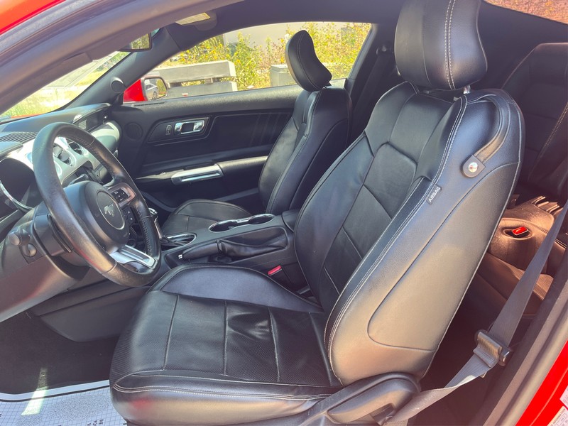 Ford Mustang Vehicle Full-screen Gallery Image 09