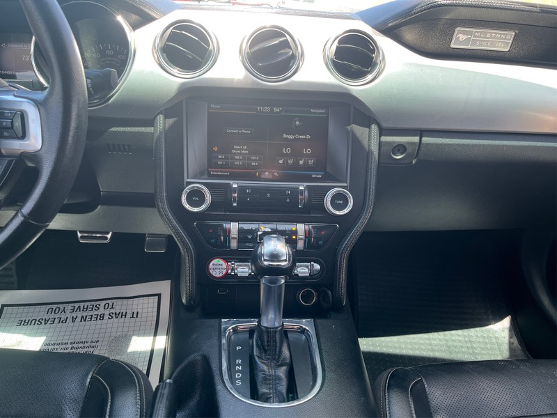 Ford Mustang Vehicle Full-screen Gallery Image 12