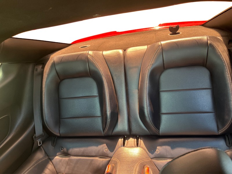 Ford Mustang Vehicle Full-screen Gallery Image 13