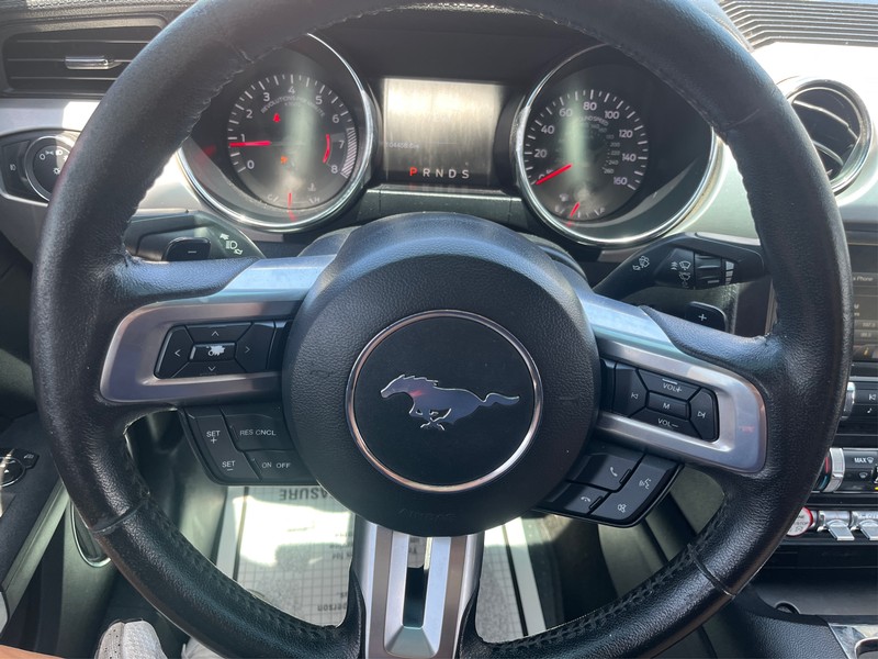 Ford Mustang Vehicle Full-screen Gallery Image 14