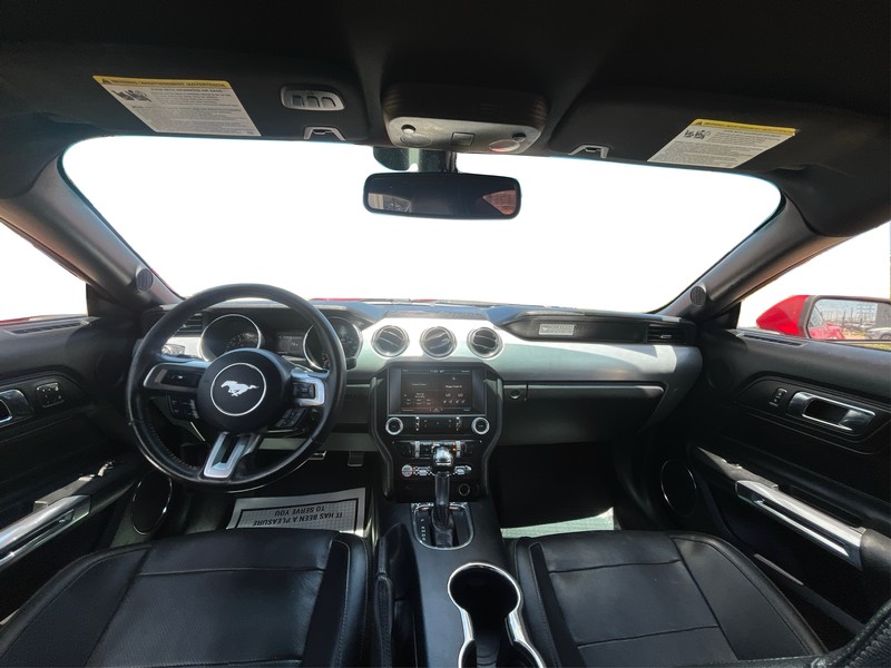 Ford Mustang Vehicle Full-screen Gallery Image 16