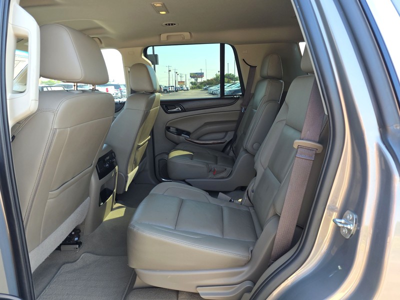 GMC Yukon Vehicle Full-screen Gallery Image 10