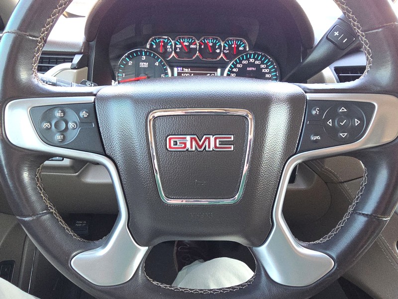 GMC Yukon Vehicle Full-screen Gallery Image 14