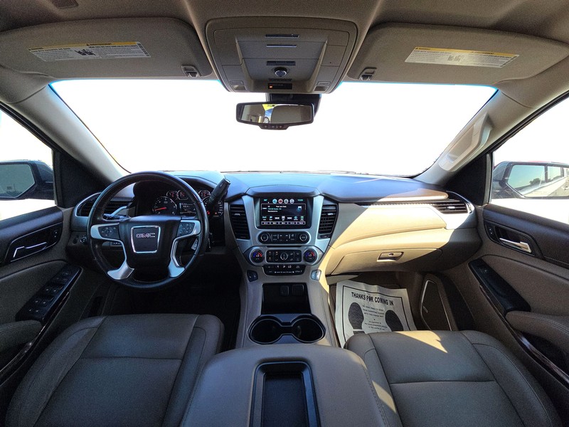 GMC Yukon Vehicle Full-screen Gallery Image 15